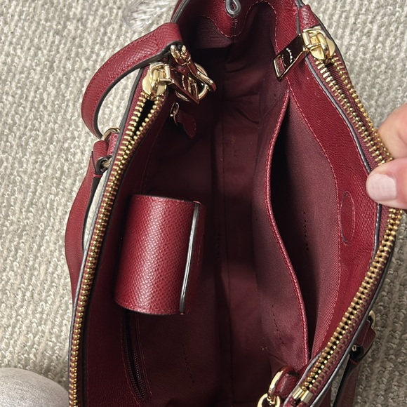 Burgundy coach pocketbook - Picture 4 of 4